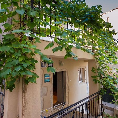 Under Ancient Roofs Vrbnik Apartment Ngoại thất bức ảnh